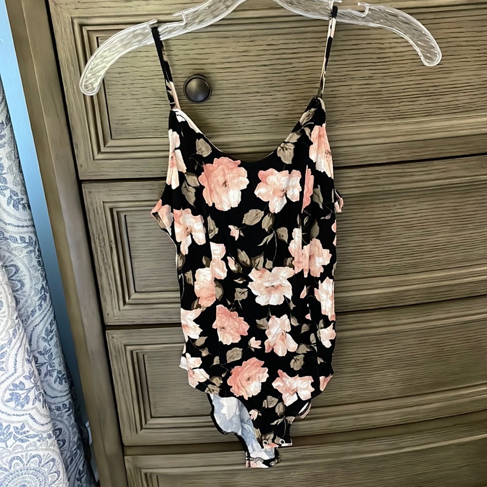 American Eagle Floral Bodysuit Size Medium